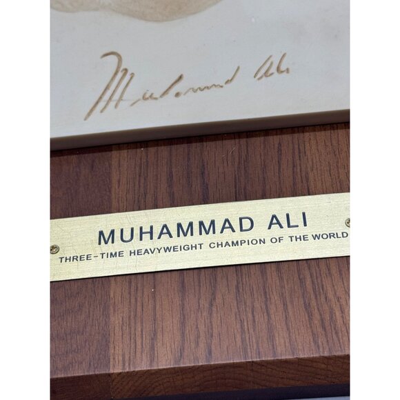 Muhammad Ali Hand Cast Plaque With Signature & Gold Boxing Gloves 10x15" READ - Picture 3 of 11
